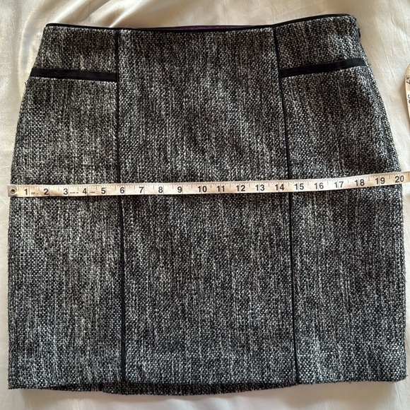 WHBM Black White Shiny Tweed Straight Pencil Skirt Sz 8 - Picture 8 of 13